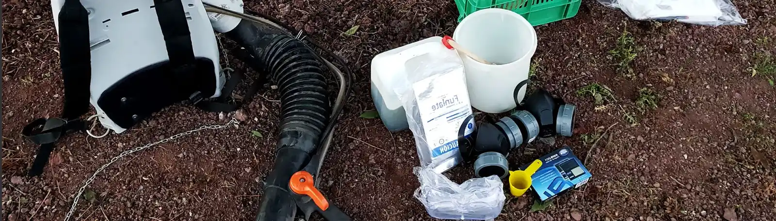 Equipo y materiales para tratamientos de sanidad vegetal.